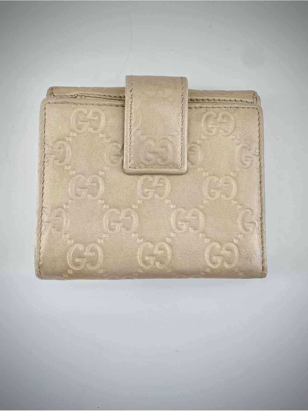 Gucci Cream Embossed GG Heart Logo Compact Wallet - Picture 2 of 11
